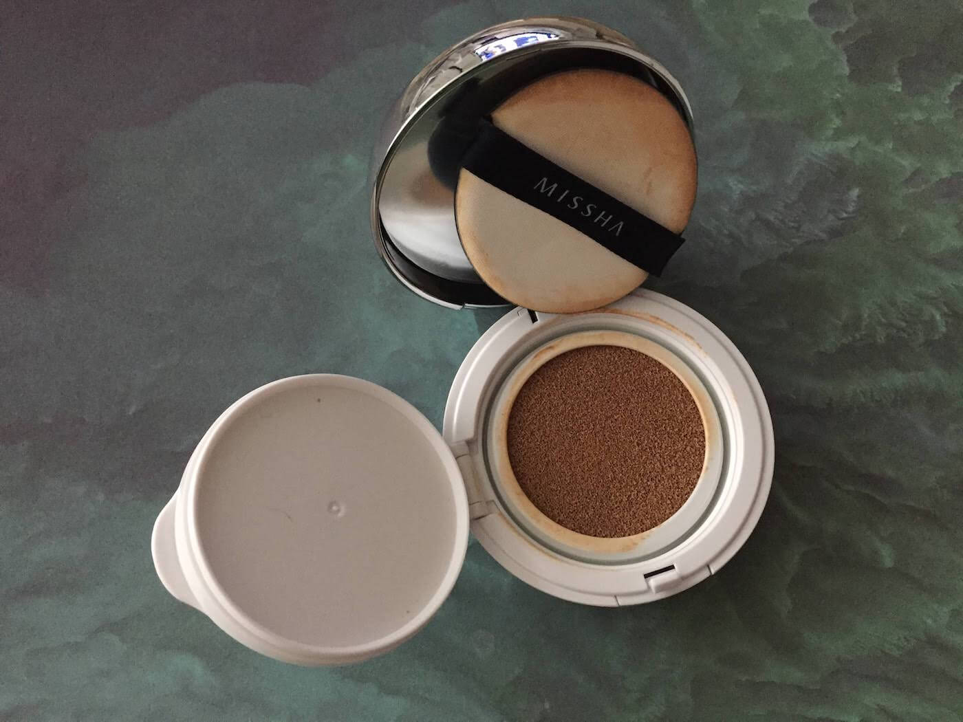 Missha Magic Cushion SPF 50 review (No. 27) inside package